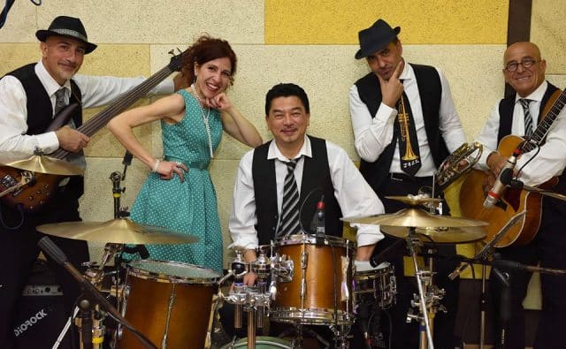 Five Red Swing Five Red Swing