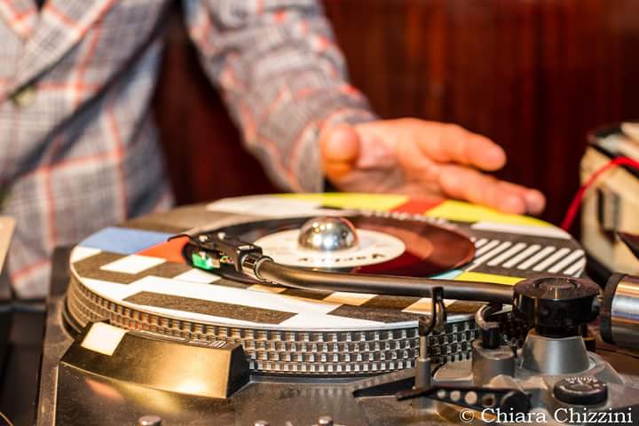 Ballare sul vinile - articolo Swing Fever